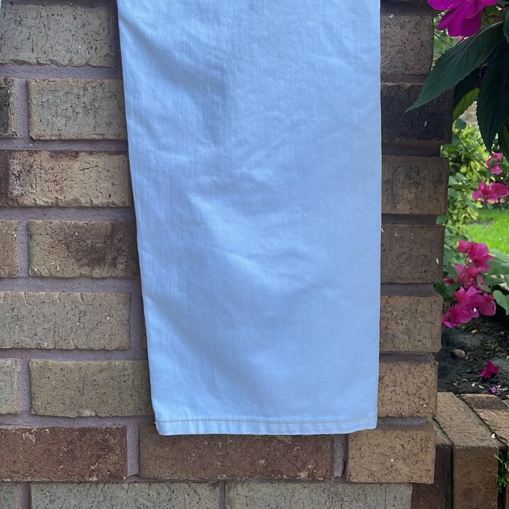 Indigo Palms White Jeans w Brown Contrast Stitch 🤍